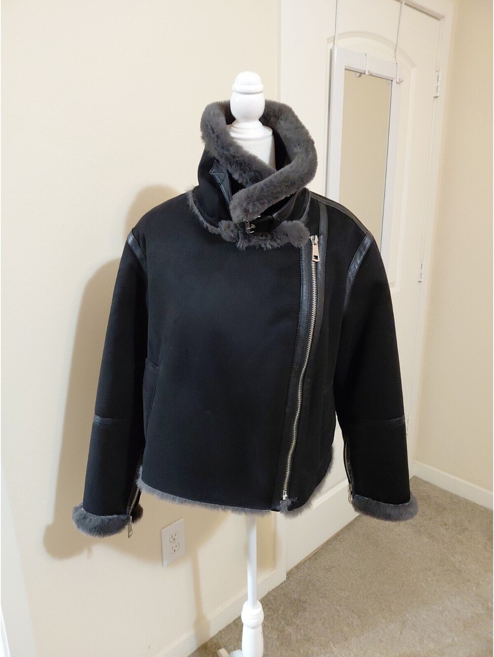 Zara Faux Fur Moto Jacket Black Size L Short Likenew #960
